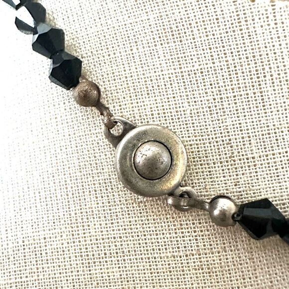 Black beaded necklace - Picture 4 of 8